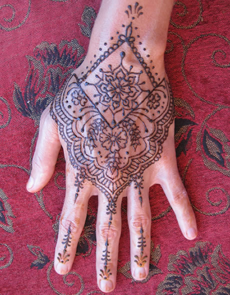 Henna Tattoos - Enrapturing Entertainment